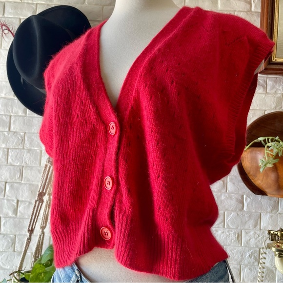 Vintage 1970s Sweater Teas Mohair Blend Fuzzy Red Knit Cropped Sweater Vest - Picture 5 of 12